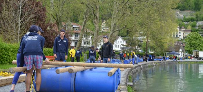 idee fr sommer teamevent Flossbau Flossfahrt